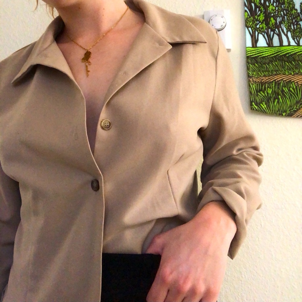 Blazer that could be worn many ways for a flawless “cool girl” lewk